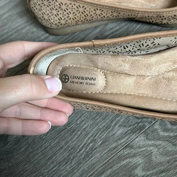 Giani Bernini Brown Flats Size 6 - Picture 2 of 4